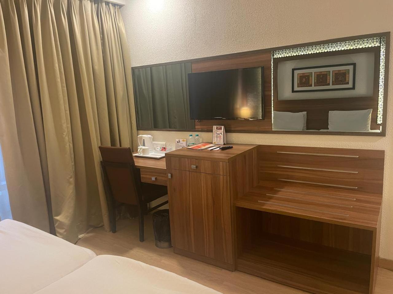 Incredible One Hotel Secunderabad Bagian luar foto
