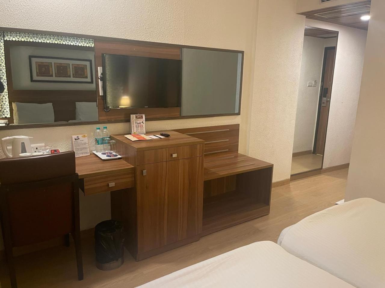 Incredible One Hotel Secunderabad Bagian luar foto